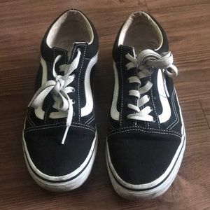 Low top black woman’s Vans